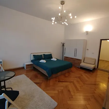 Brasov's Theatre Apartment